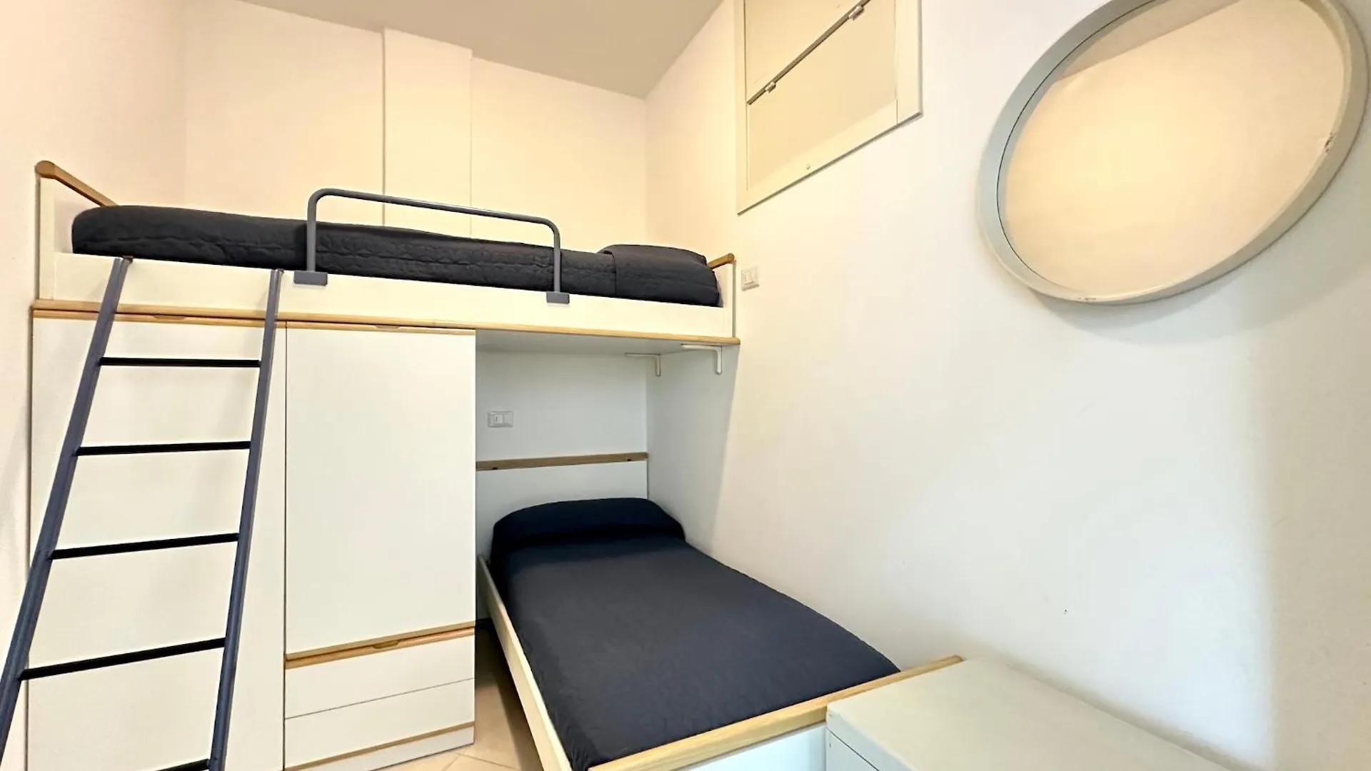 Db Residence Con Piscina-Carraro Immobiliare Jesolo-Family Apartmentsの連絡先
